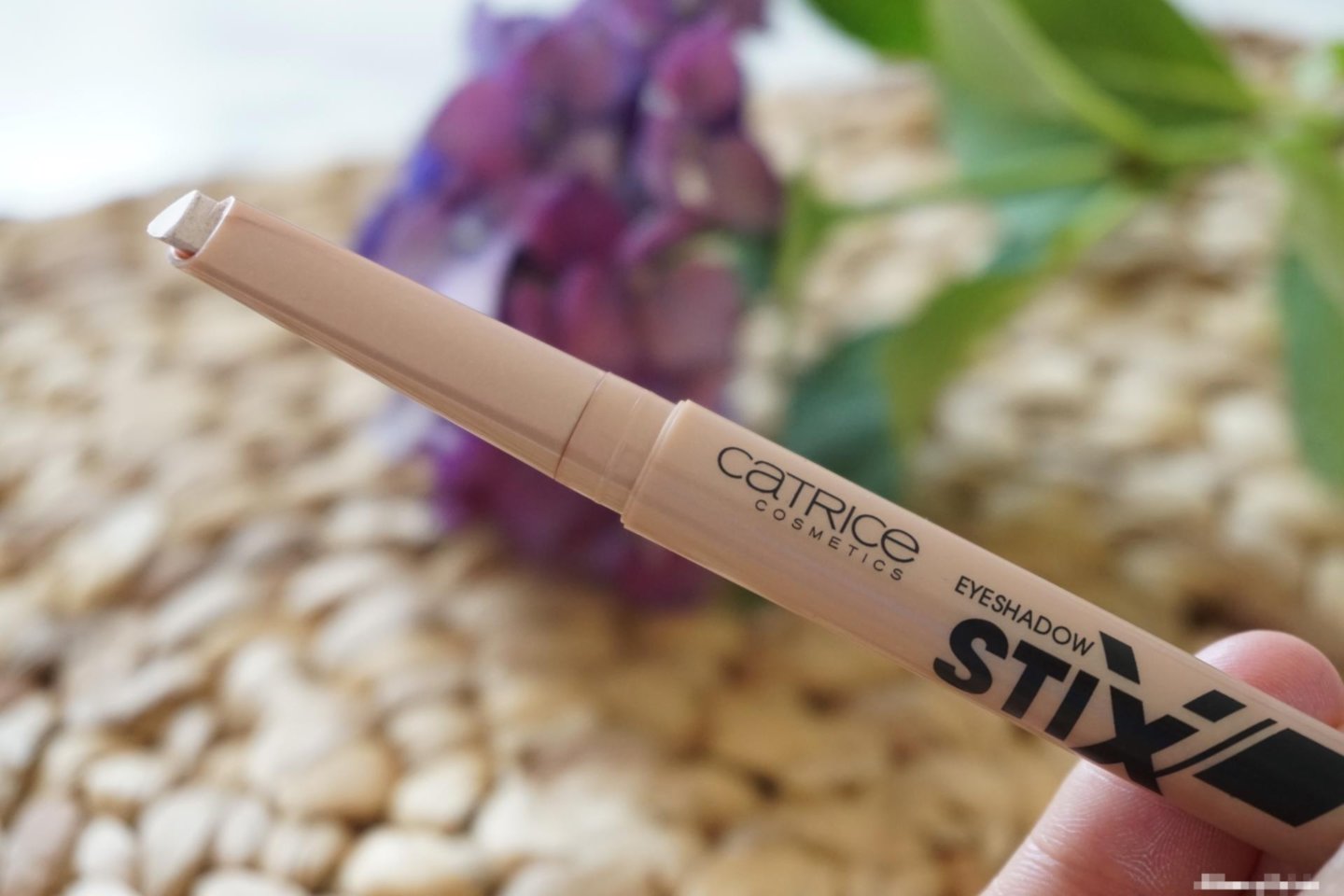 Review Catrice eyeshadow sticks