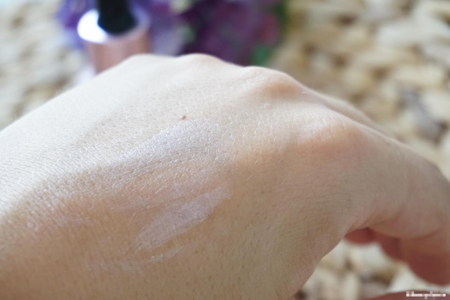 Swatch Catrice light correcting serum primer