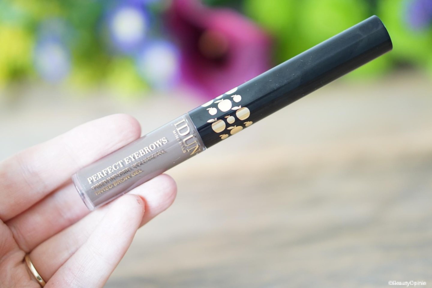 review IDUN Minerals Eye Brow Gel