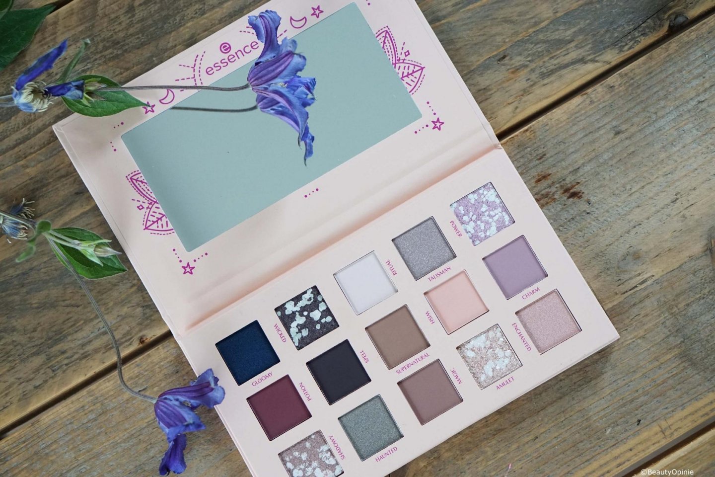 review essence Witch side eyeshadow palette