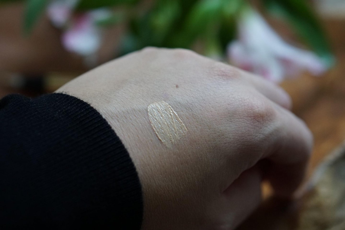 Luminous Vanilla touche eclat swatch